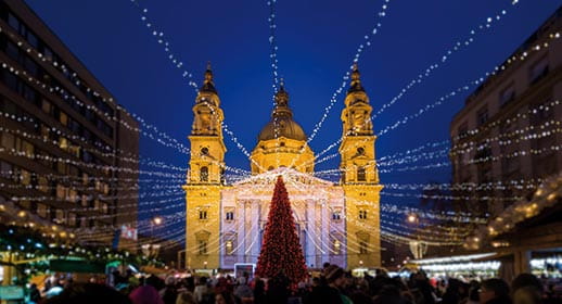 St Stephen’s Basilica illuminated with Christmas lights, Budapest St Stephen’s Basilica illuminated with Christmas lights, Budapest